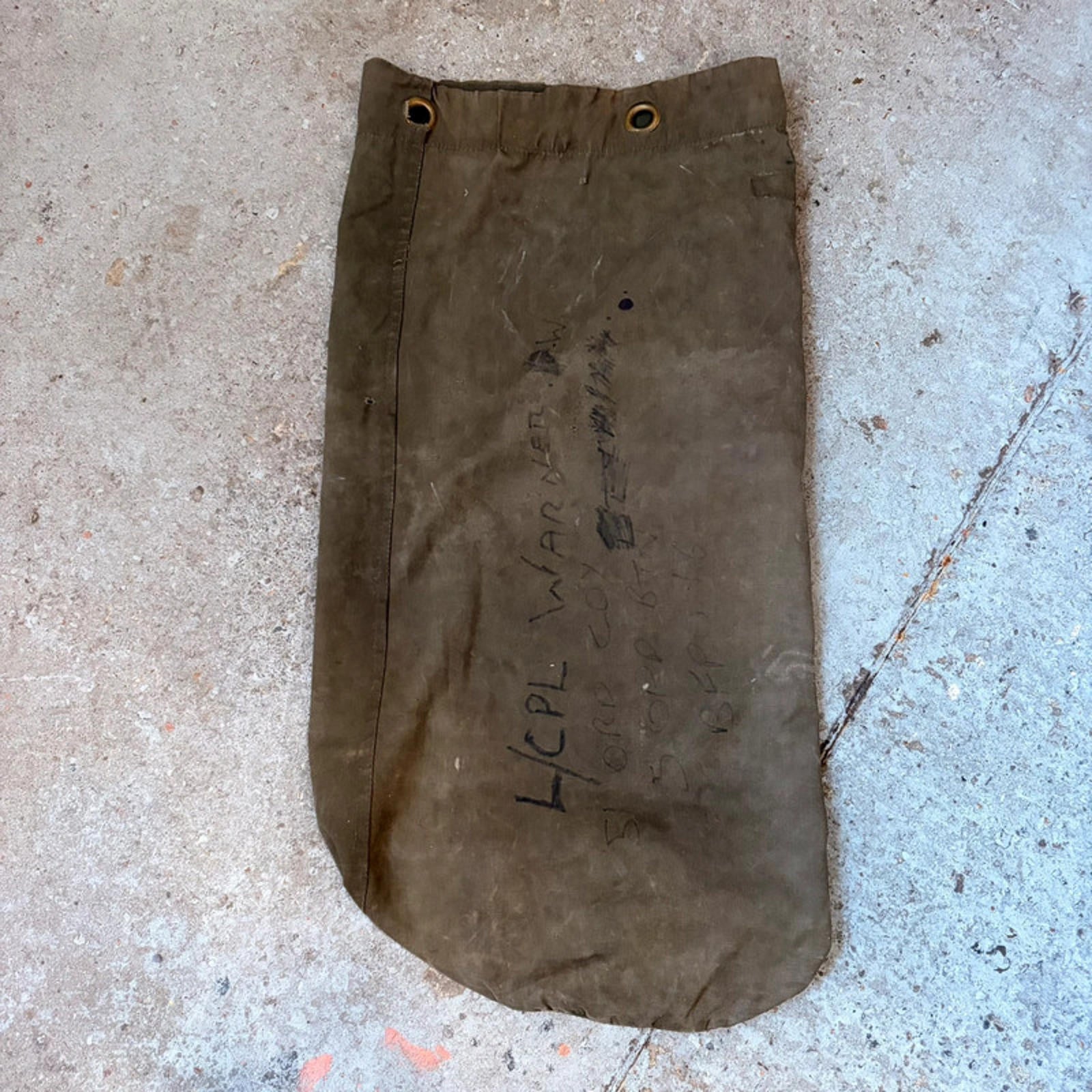 Vintage 1986 Royal Air Force (RAF) Kit Bag - Military Duffle Bag