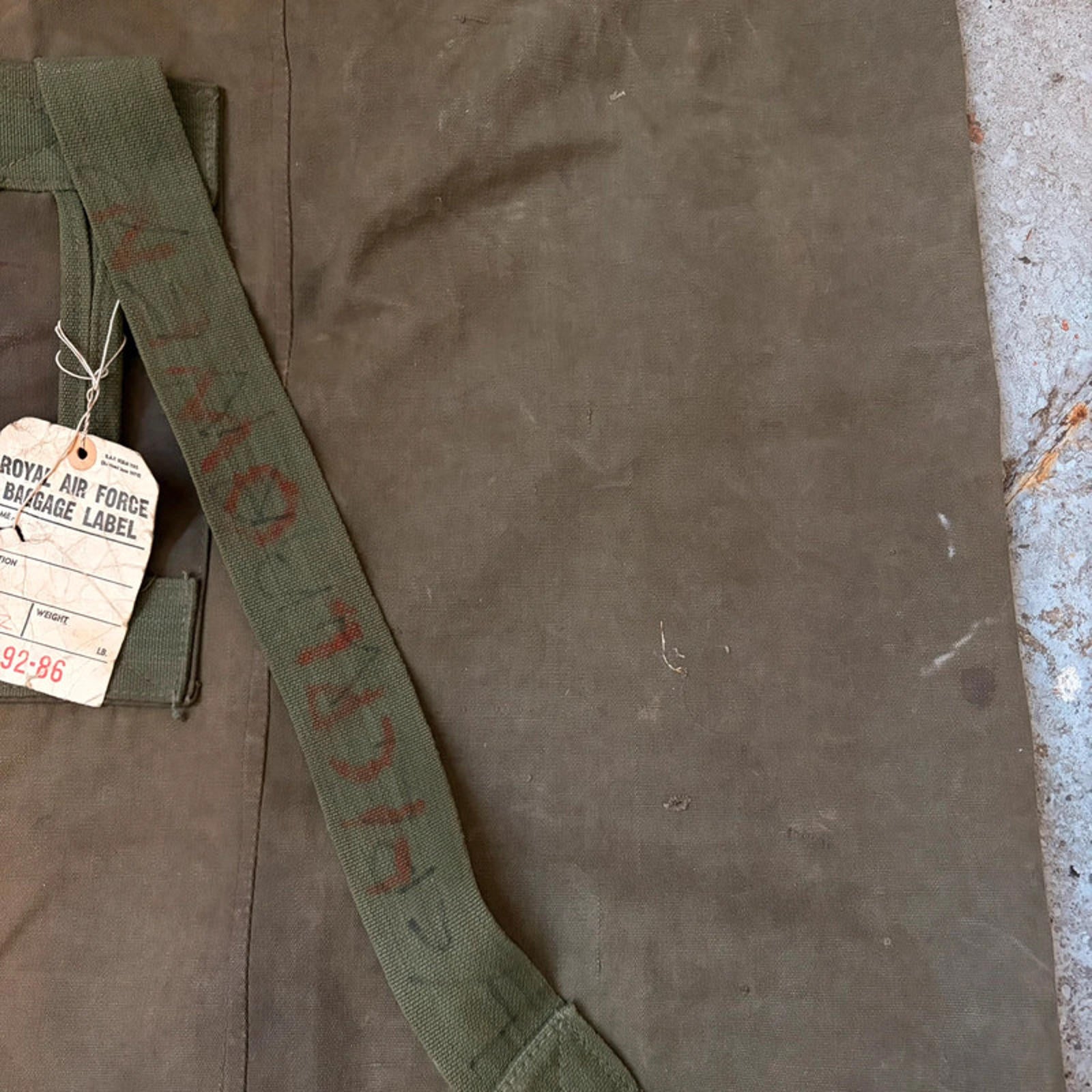 Vintage 1986 Royal Air Force (RAF) Kit Bag - Military Duffle Bag