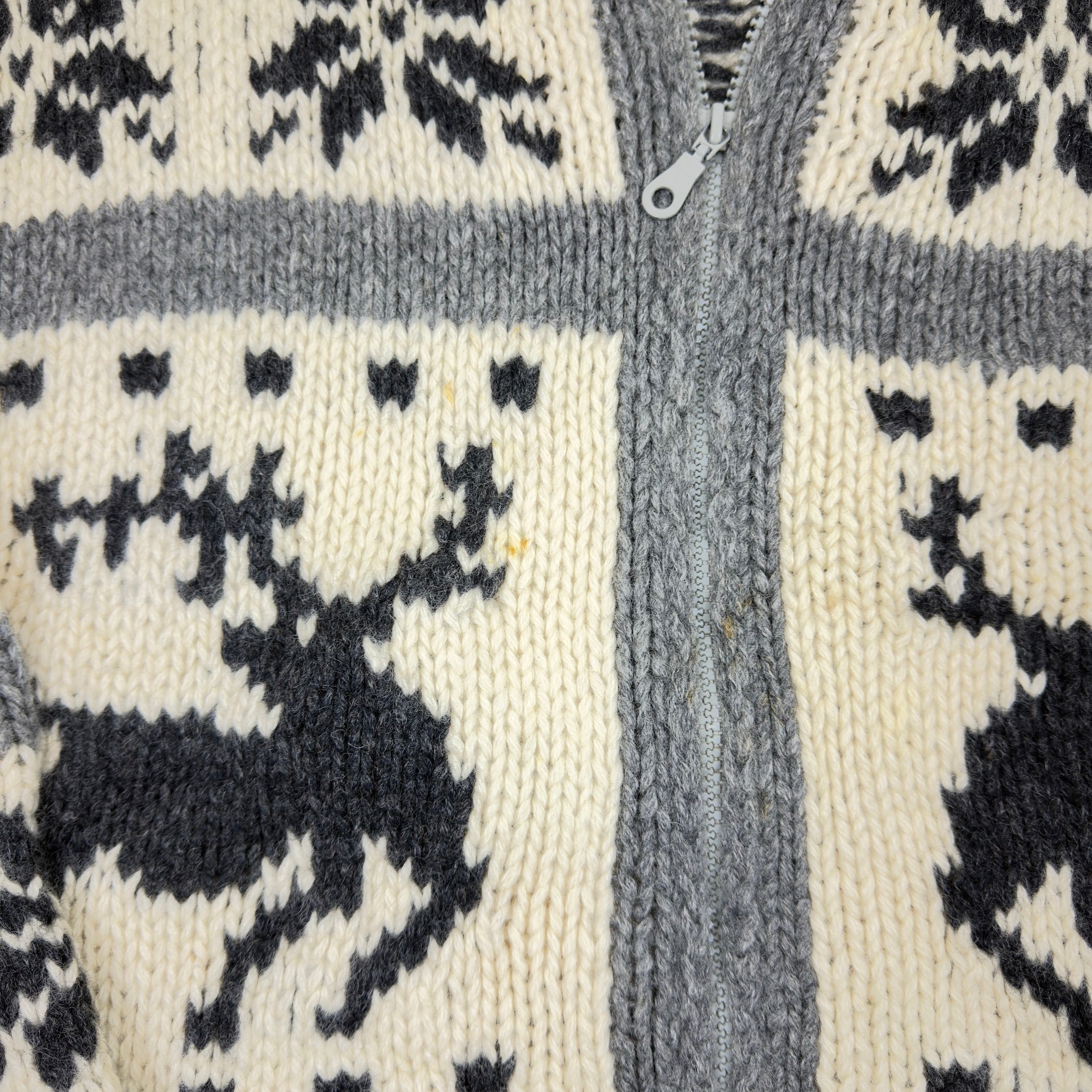 Horizon Dream - Cowichan Full-Zip Knit Sweater - Gray/White (Large)