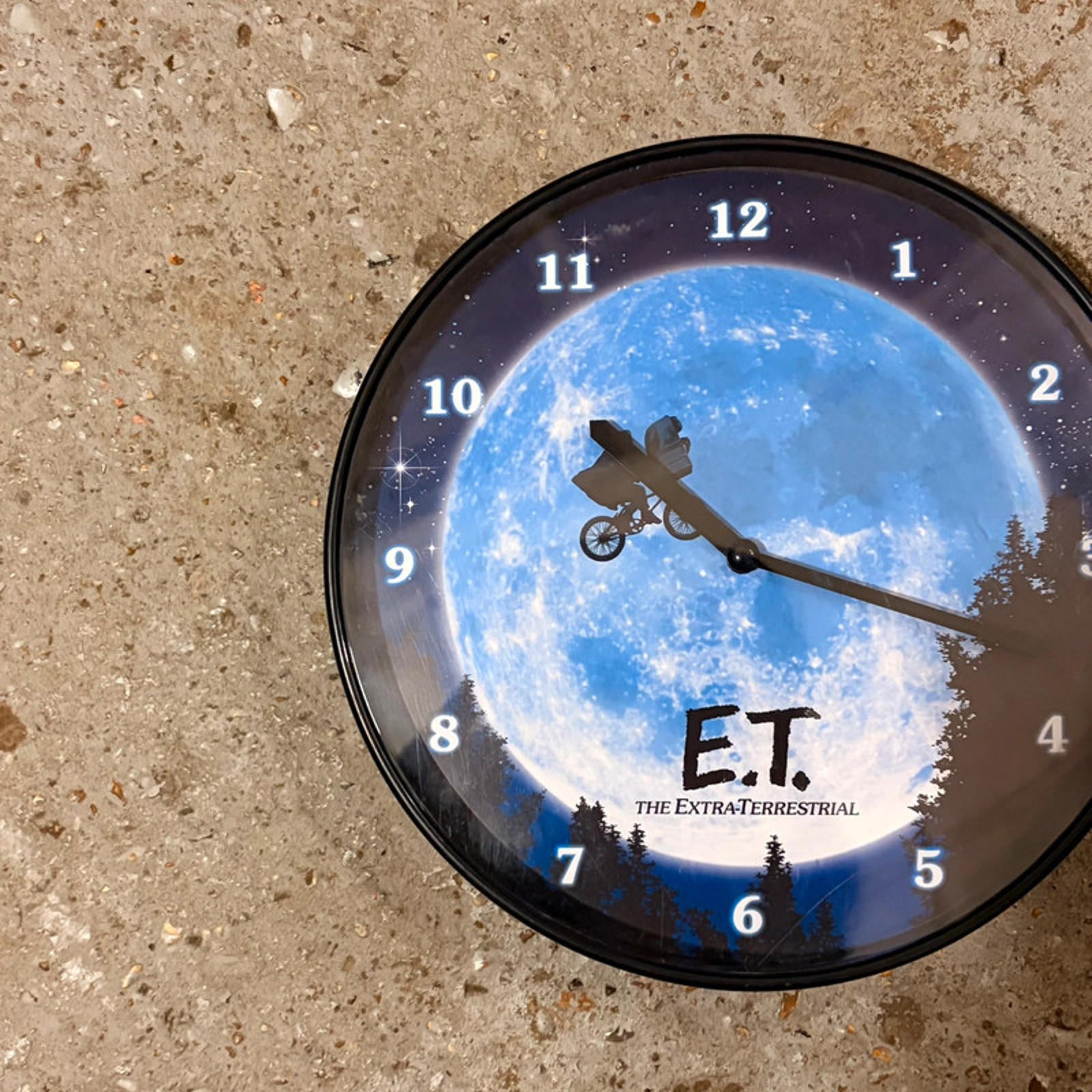 Vintage 1982 E.T. The Extra-Terrestrial Analogue Wall Clock
